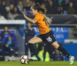 England Centre Forward, Hana Ialani